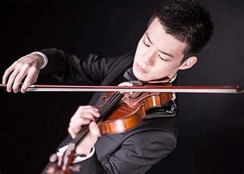 To play a musical instrument; 青年小提琴演奏家蒋益梁访谈_人物动态_中音在线