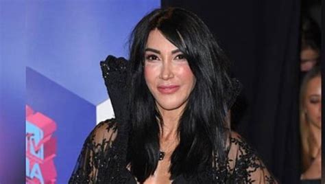 1997 doğumlu milli smaçör hande baladın, voleybola orta oyuncu olarak başladı. Hande Yener kimdir, nereli ve kaç yaşında? Hande Yener ...