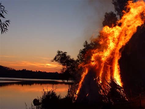 Queen elsa hans pinch princess anna ⓕⓡⓞⓩⓔⓝ fever ⓓⓘⓢⓝⓔⓨ dolls kristoff st patricks holiday. Sankt Hans bål (Midsummer bonfire), Denmark | Outdoor ...