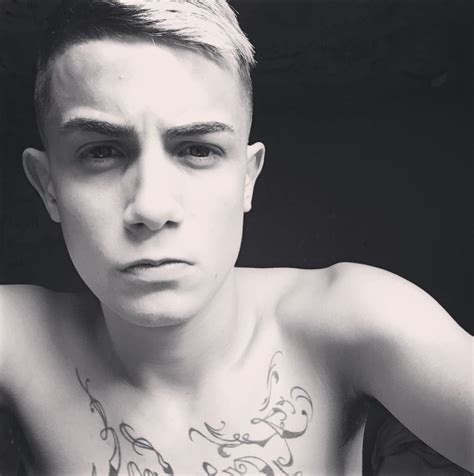 Mundão girou 2 mc hariel 2015. MC Hariel - Fotos nu e pelado - Homem Nu