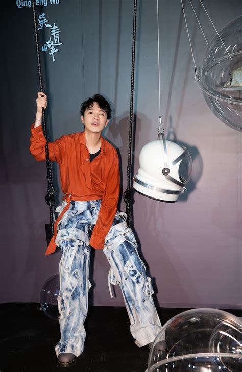 大家好，我是新人歌手吴青峰 用阵阵清风温暖打动着每个人 —— 吴青峰《歌手2019》singer 2019 single collection【湖南卫视官方hd】. 吳青峰聽歌會拋震撼彈 新輯分享人生紀錄內心紀錄 - WoWoNews