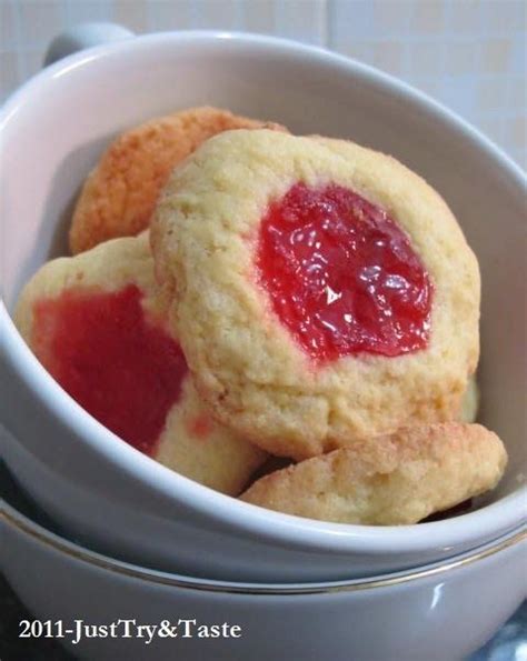 Resep Thumbprint Cookies Dengan Selai Strawberry Hallongrotta Kue