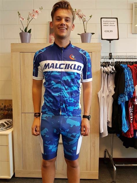 Pin by Marcy Arson on g | Lycra men, Cycling outfit, Men in tight pants