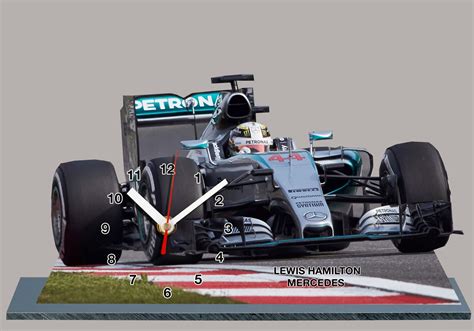 Lewis Hamilton Pilote Anglais De Formule 1 Sur Mercedes Auto Horloge