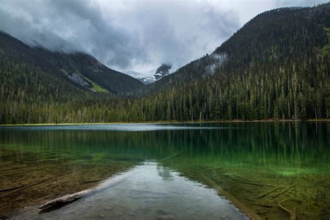 Hiking Joffre Lakes | British Columbia [Hikes Near Vancouver]