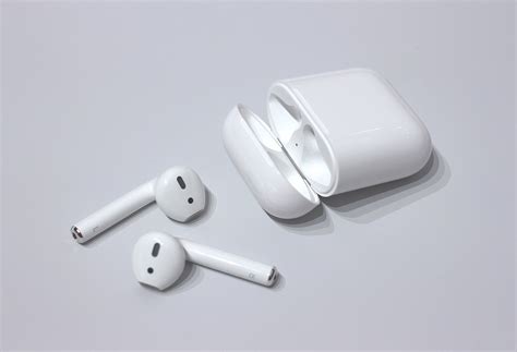 So what's the difference between the old and new generations? Difference Between AirPods 1 and AirPods 2 | Difference ...