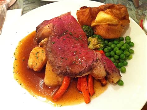 Prime Rib Roast Beef With Yorkshire Pudding Roast Beef With Yorkshire Pudding Beef Ribs Dishes