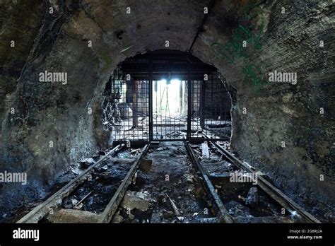 Abandoned Mine Shaft Entree Stock Photo Alamy