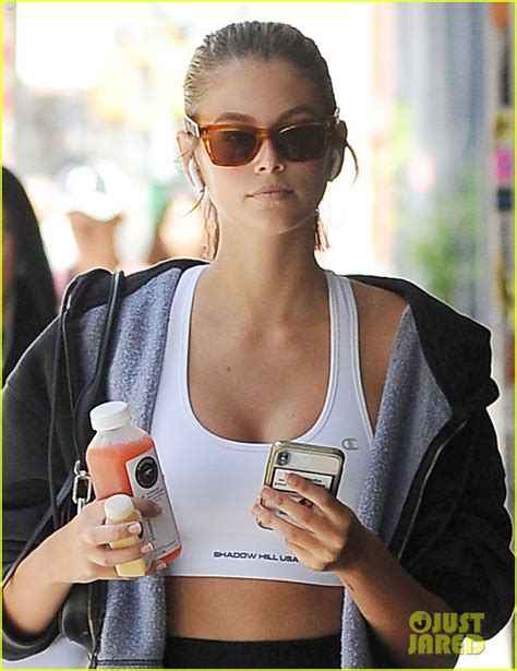 Kaia Gerber Picks Up A Juice To Go After A Workout Photo 4326667