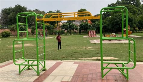 Rectangular Green And Yellow Kids Mild Steel Playground Climber Size
