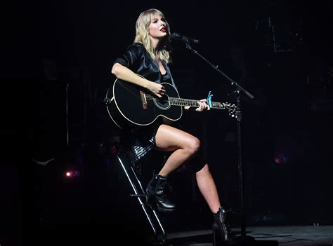 Taylor Swift Fans Think She Outplayed Scooter Braun With This Cover E News Deutschland