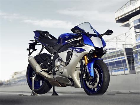 Yamaha yzf r1 is a sports bike available in 1 variants in india. Yamaha R1 & R1M Launches In India: Price, Features, Specs ...