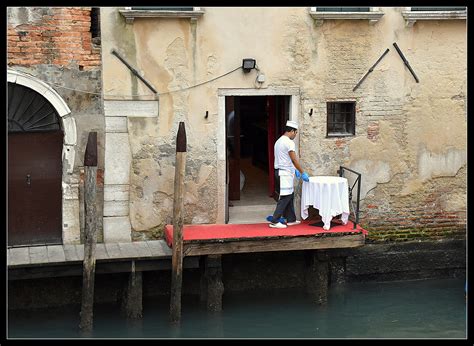 Ich decke den tisch mit einem großen tischtuch. ...Den Tisch decken... Foto & Bild | europe, italy ...