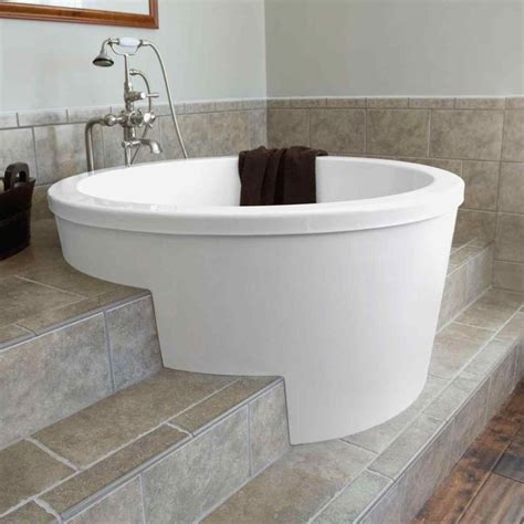 It creates a perfect way to relax after the whole day. Japanese Soaking Tubs For Small Bathrooms | Japanese ...