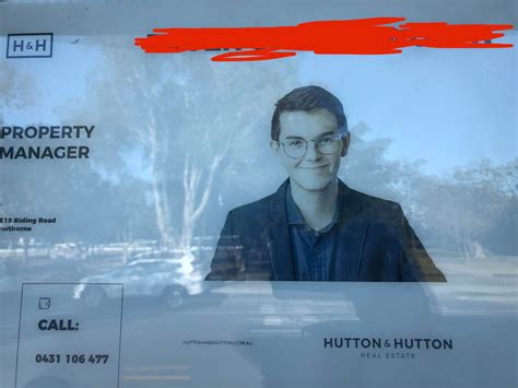 Real estate agent in window : r/13or30