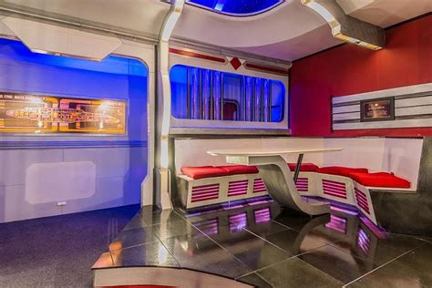 15 serene gray and white bedroom ideas. Want to buy a giant Star Trek themed house? - Our Nerd Home