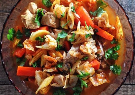 Lepas tu rabia sibuk la potong sayur tu. How to Make Tasty Tomyam Ayam & Sayur - Resep Enyoi