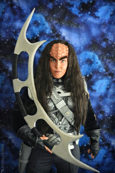 Photo Klingon Warrior With Bat Leth By User Ravenlordess Artofit