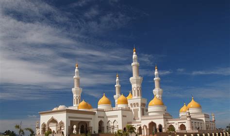 Giri/haji is a british television series which premiered on bbc two in the united kingdom on 17 october 2019, and was released internationally on netflix on 10 january 2020. Sultan Haji Hassanal Bolkiah Mosque - Images n Detail ...