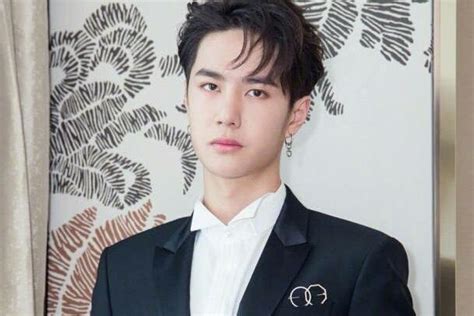 1 year ago1 year ago. Vương Nhất Bác và những lần dính thị phi trên trời rơi xuống