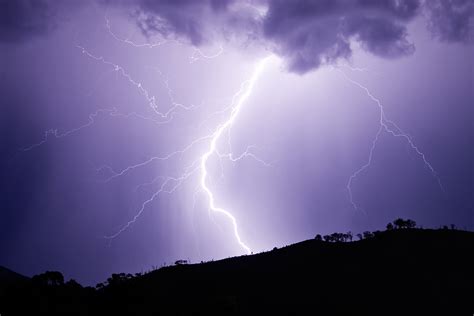File:Lightning strike jan 2007.jpg - Wikipedia