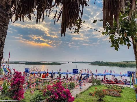 Red Lotus Lake Ein Ausflug An Thailands Schönsten See