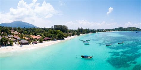 Located on the south side of the island it offers a lively atmosphere with an abundance of boasting the title of koh lipe's longest beach, pattaya is approximately 1.5 km long with powdery white sand and crystal clear turquoise waters. Pattaya Beach - Koh Lipe - Thai Beach Travellers