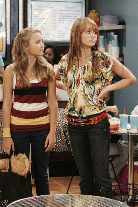 Hannah Montana: Lilly and Miley | Hannah montana, Hannah montana outfits, Hannah montana forever