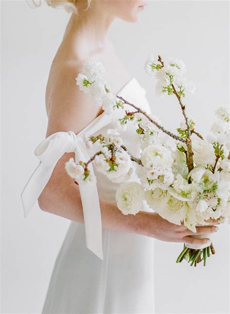Beli hand bouquet wedding online berkualitas dengan harga murah terbaru 2021 di tokopedia! Modern Wedding Bouquets for the Nontraditional Bride ...
