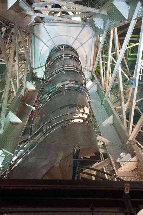 Sehenswürdigkeiten und aktivitäten in new york city. Wendeltreppe in die Krone der Freiheitsstatue | 💾 Marco ...