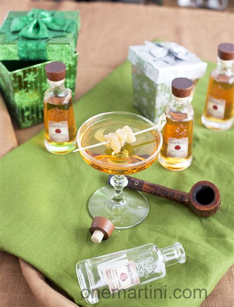 With bourbon, fresh juices, and ginger ale, it goes down smoothly. While the Elves Work {A Four Roses Bourbon Christmas Cocktail} | Christmas cocktails, Festive drinks