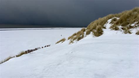 Bekijk hier unieke beelden van sneeuw in de woestijn. 2018 Hollum | Foto's, Bezienswaardigheden