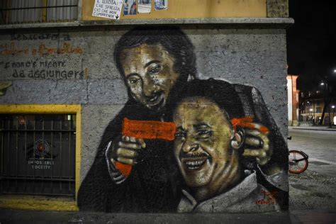 Oggi, 31 luglio 2018, alle 11:00, in via nazario sauro 13, nel salone l'ingresso del commissariato rho pero della polizia di stato sarà inaugurato un murales dedicato ai giudici giovanni falcone e paolo borsellino. Shock a Milano, sfregiato il murale dedicato a Falcone e ...