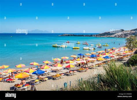 Ombrelloni A Paradise Beach A Kefalos Bay Kefalos Kos Grecia Foto Stock Alamy