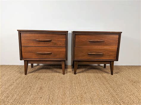 This is a great way to show off your personality and decor while keeping certain items hidden. Mid Century Modern Pair of Walnut Nightstands, Two Drawers ...