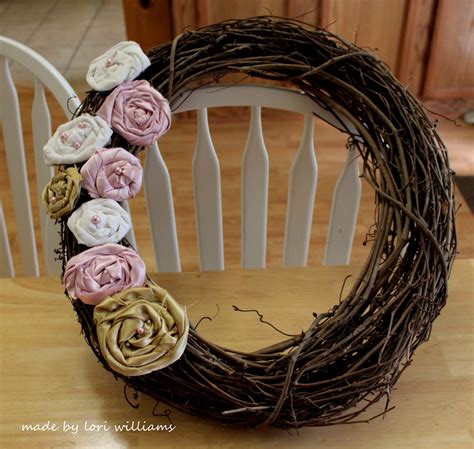 Loris Crafty Spot Twisted Fabric Flower Wreath