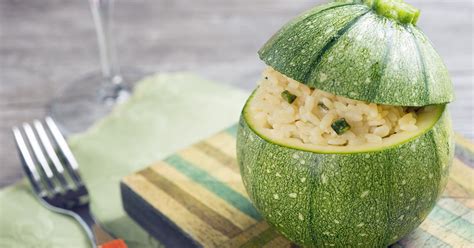 Con e senza la macchina del pane. Zucchine ripiene con riso integrale - Ricette - Prof ...