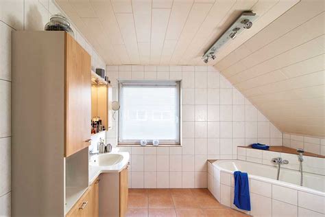 Sie charakterisiert sich durch funktionalität, ist sehr praktisch. Vorwand Badewanne Mit Schräge : Vorwand Badewanne Von ...