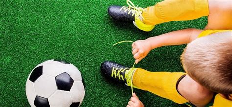 România e pasionată de fotbal. Încălțămintea de fotbal pentru copii - care este modelul ...