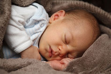 Top 7 Sleeping Solutions For Newborn Baby