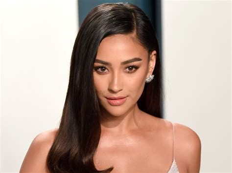Shay Mitchell Rocks A Daring Lbd For Revolve Event Photos