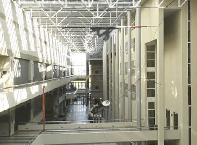 Actiegroep viruswaarheid stond te betogen bij het tweede kamergebouw op het plein. Tweede Kamer gebouw heeft energielabel A, al sinds 2008 ...