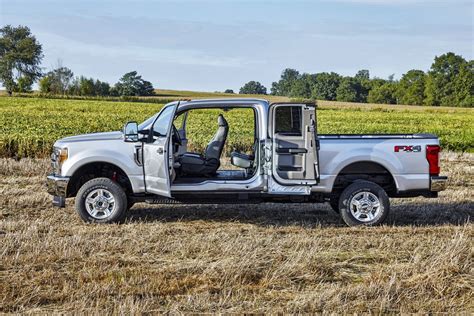 2017 Ford F Series Super Duty Wears Aluminum Body And Loses 350 Pounds