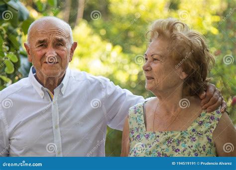 abuelos o pareja de ancianos imagen de archivo imagen de amistad retrato 194519191