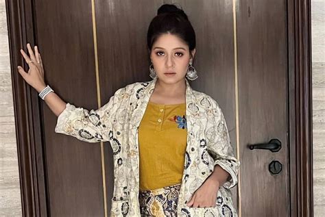 Happy Birthday Sunidhi Chauhan Married At 18 Divorced In 1 Year And Remarried Know All About