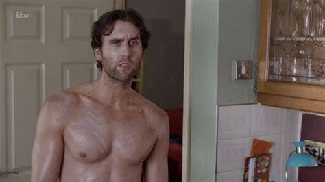 Famousmales Matthew Lewis Shirtless Barefoot In New TV Series Girlfriends