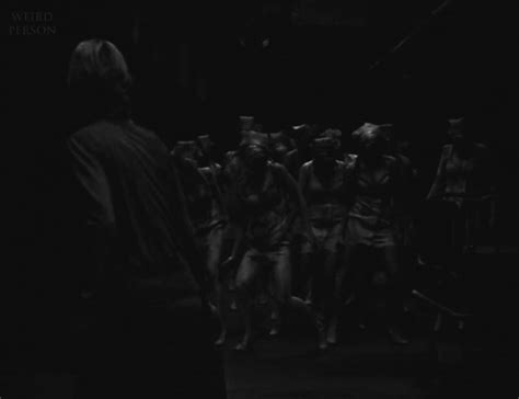 Kuntilanak menangis di malam hari memang menyeramkan. Download Gambar Gif Pocong Seram