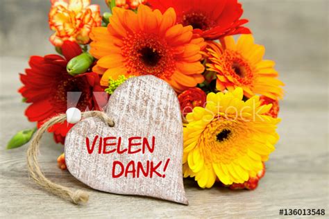 Warum blumen zum weltfrauentag am 8. Blumen und Herz: Vielen Dank! - kaufen Sie dieses Foto und ...