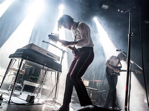 The Last Shadow Puppets Played Terminal With Cameron Avery Pics