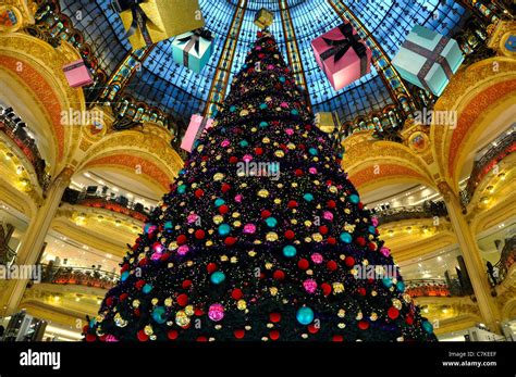 Paris France Galeries Lafayette Stock Photo Alamy